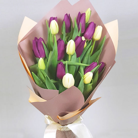 Lila-feher-tulipan-csokor