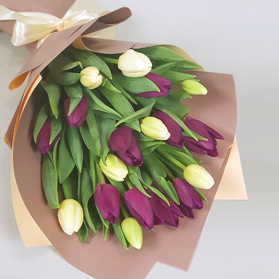 Lila-feher-tulipan-csokor