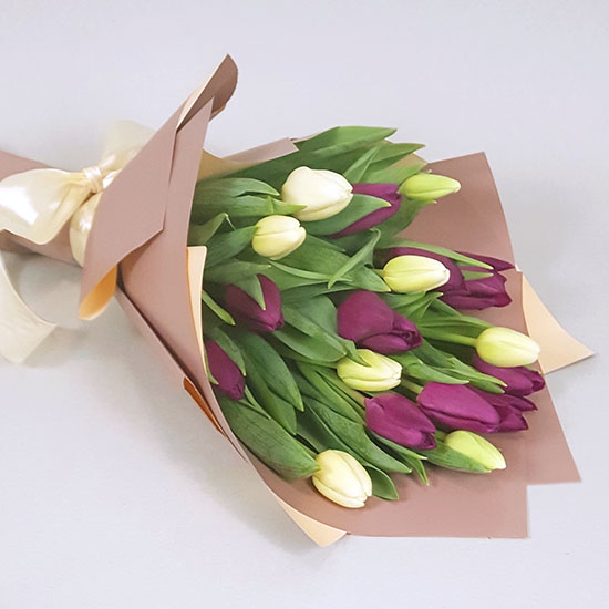 Lila-feher-tulipan-csokor