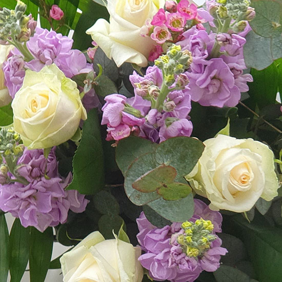 Lila-viola-csokor-rozsaval